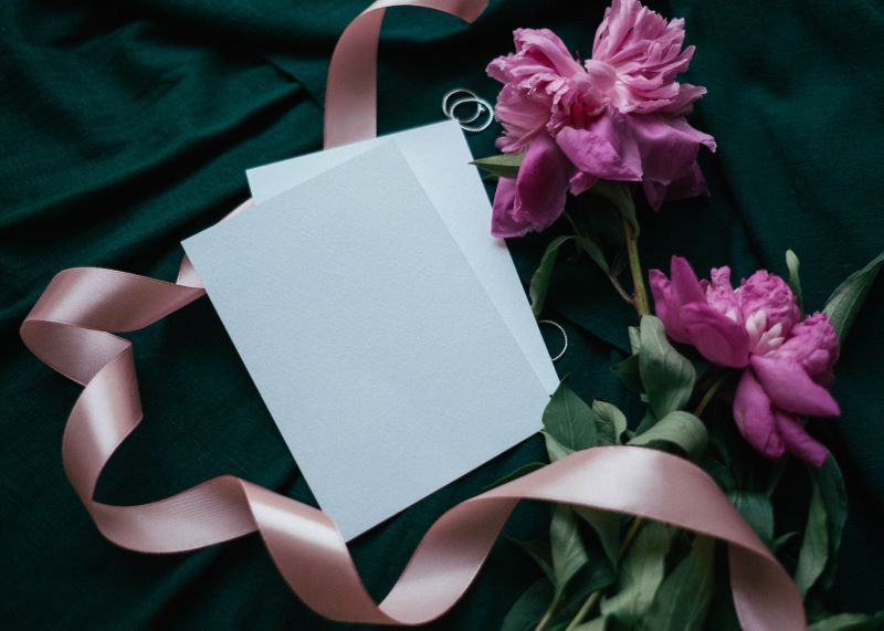 What to Write in a Wedding Card