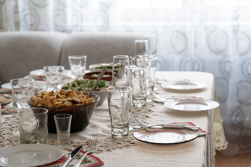where to find low cost tablecloths